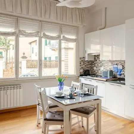 Bright & Cozy, Easy To Reach In Apartment *