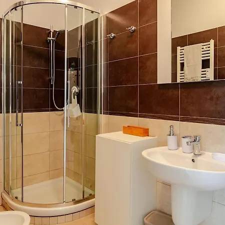 Bright & Cozy, Easy To Reach In Apartment Florenz
