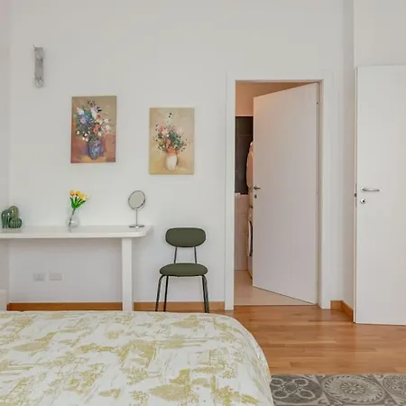 Bright & Cozy, Easy To Reach In * Florence