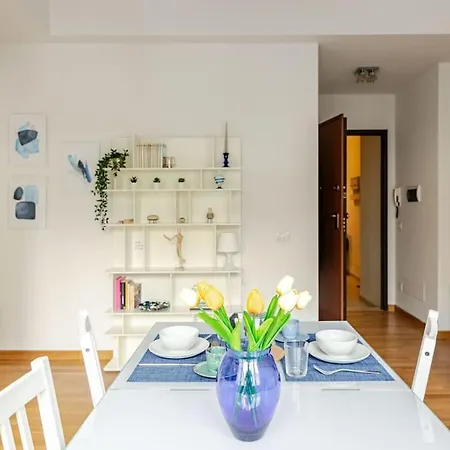 Bright & Cozy, Easy To Reach In