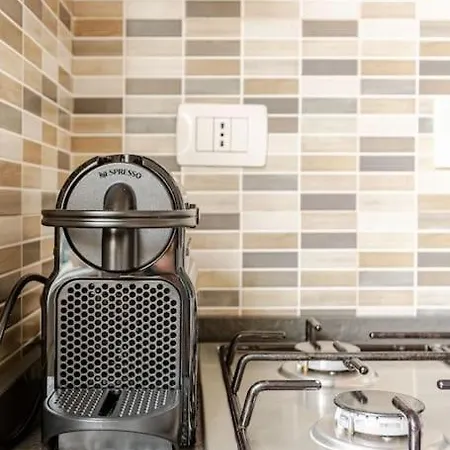 Bright & Cozy, Easy To Reach In Apartment