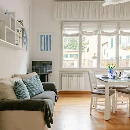 Bright & Cozy, Easy To Reach In Apartment Florenz