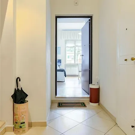 Bright & Cozy, Easy To Reach In Apartment *