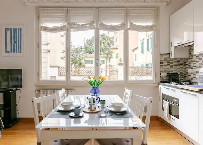 Bright & Cozy, Easy To Reach In * Florence