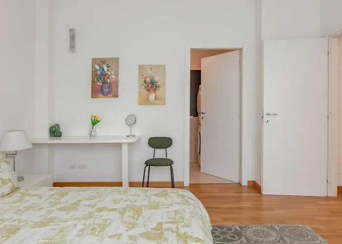 Bright & Cozy, Easy To Reach In * Florence