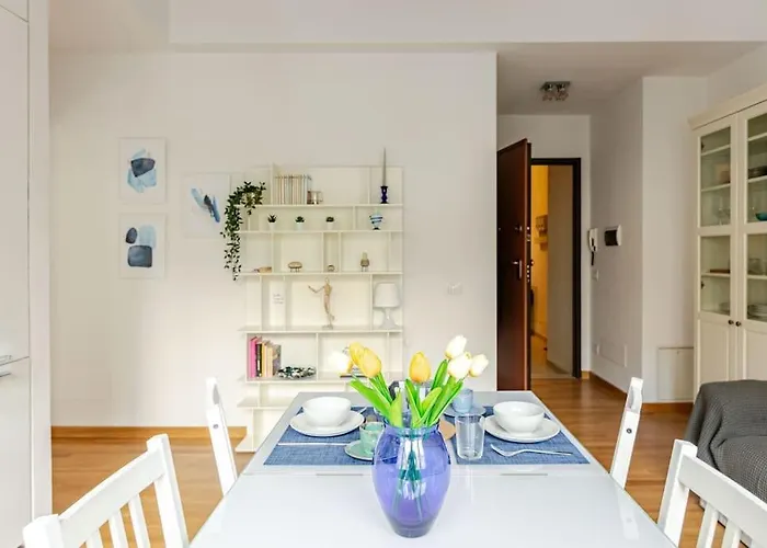 Bright & Cozy, Easy To Reach In