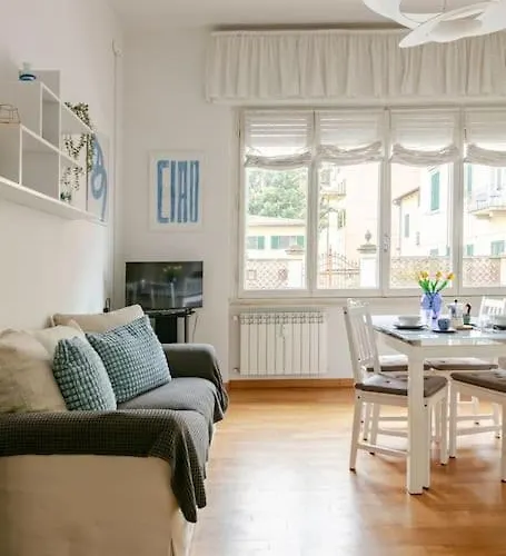 Bright & Cozy, Easy To Reach In Appartement Florence