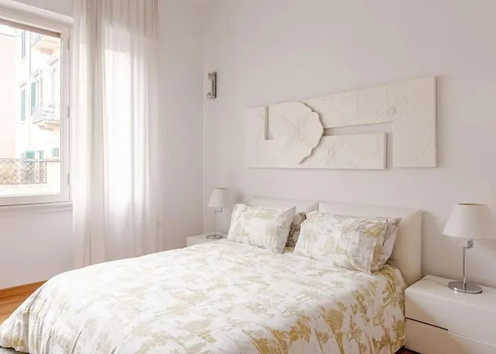 Bright & Cozy, Easy To Reach In