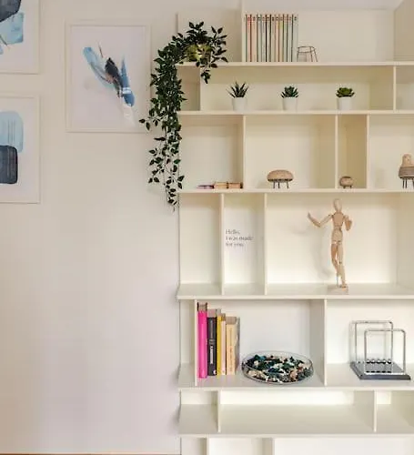 Bright & Cozy, Easy To Reach In *